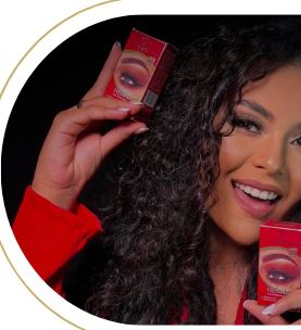 Carmen com produtos do studio
